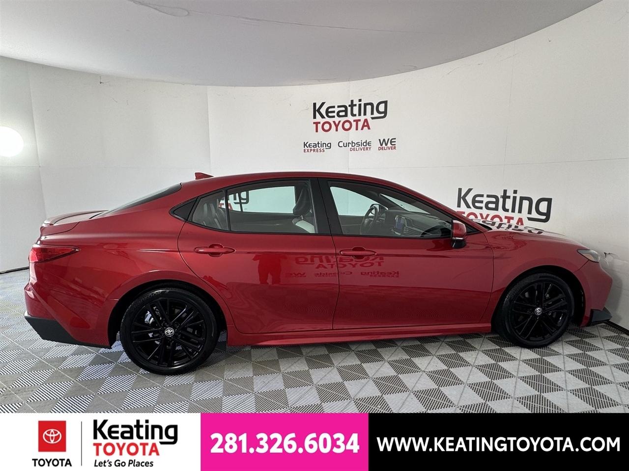 Toyota Camry Hybrid XLE 2025