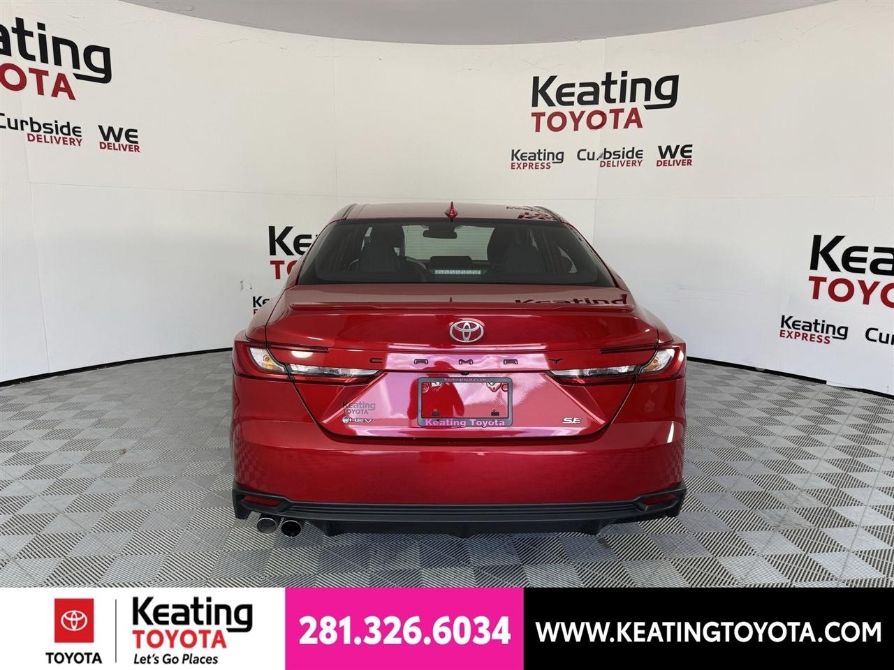Toyota Camry Hybrid XLE 2025