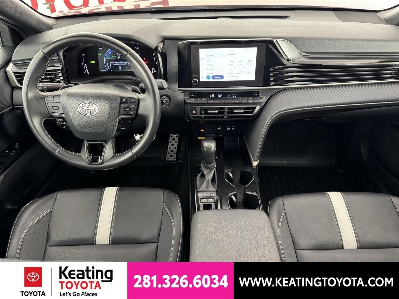 Toyota Camry Hybrid XLE 2025