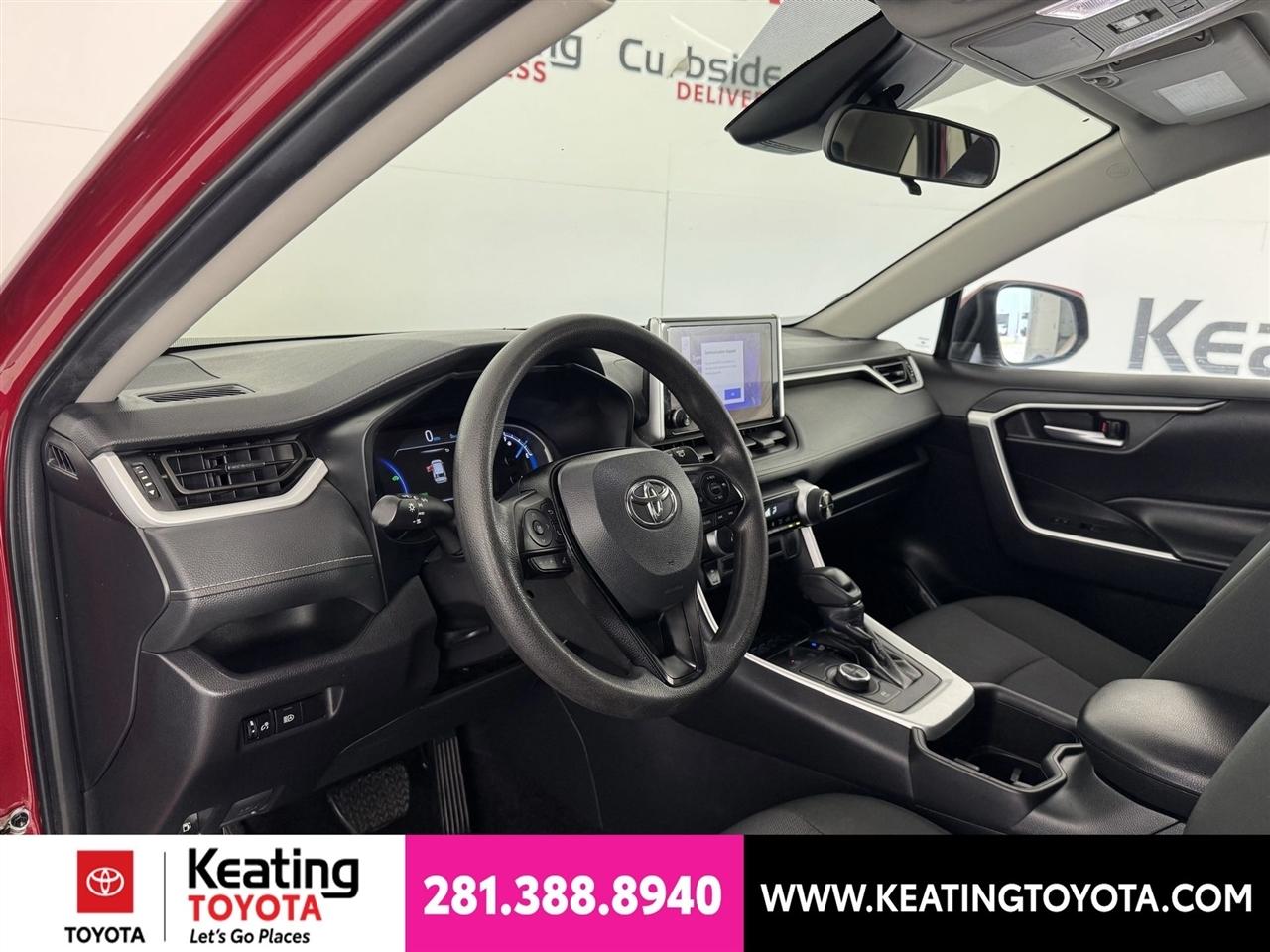 Toyota RAV4 Hybrid XLE 2025