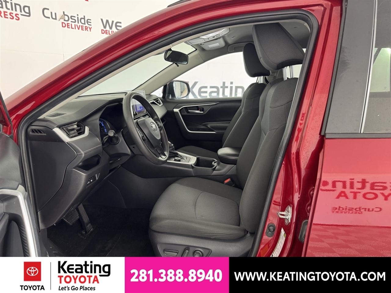 Toyota RAV4 Hybrid XLE 2025