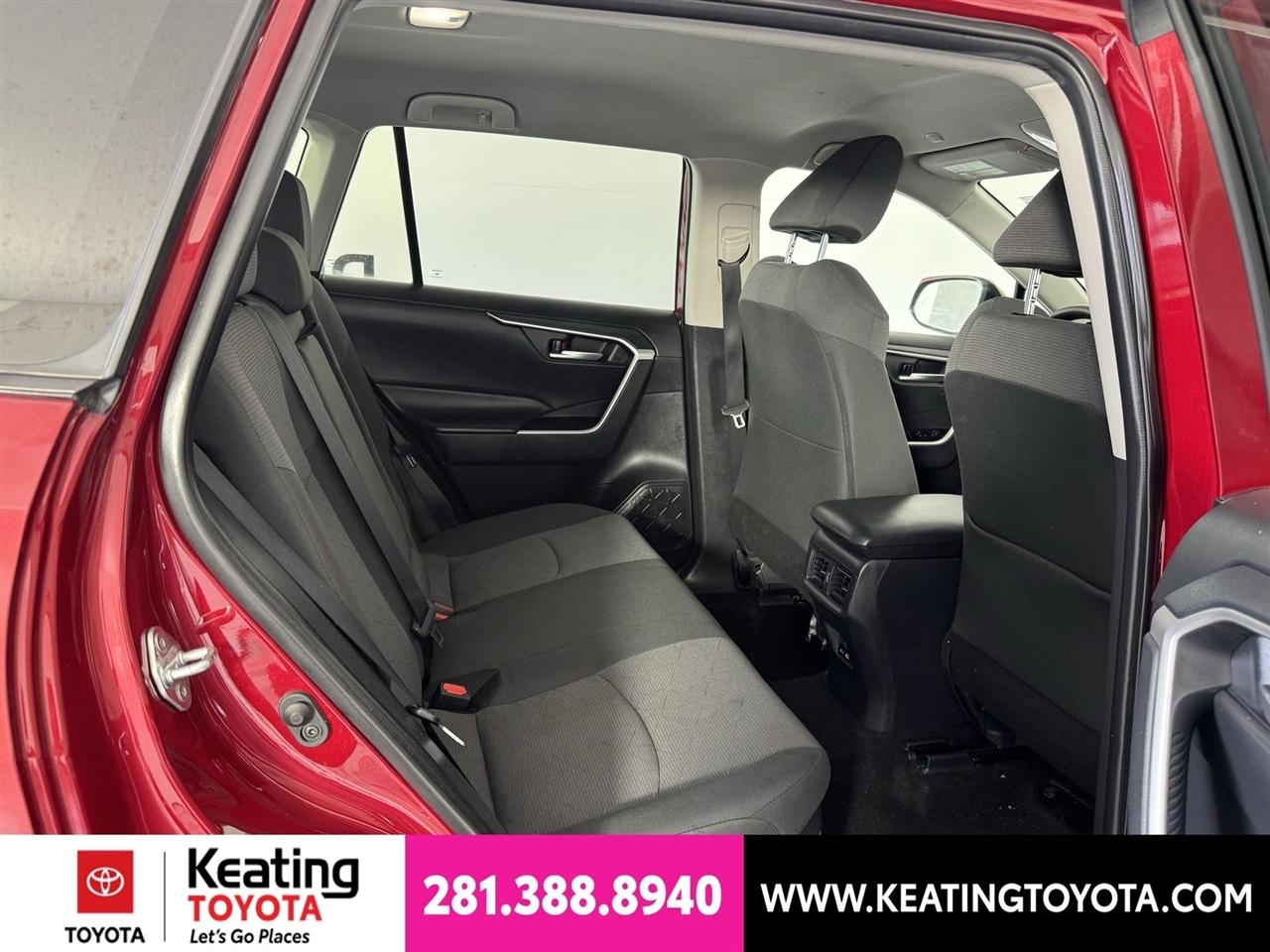 Toyota RAV4 Hybrid XLE 2025