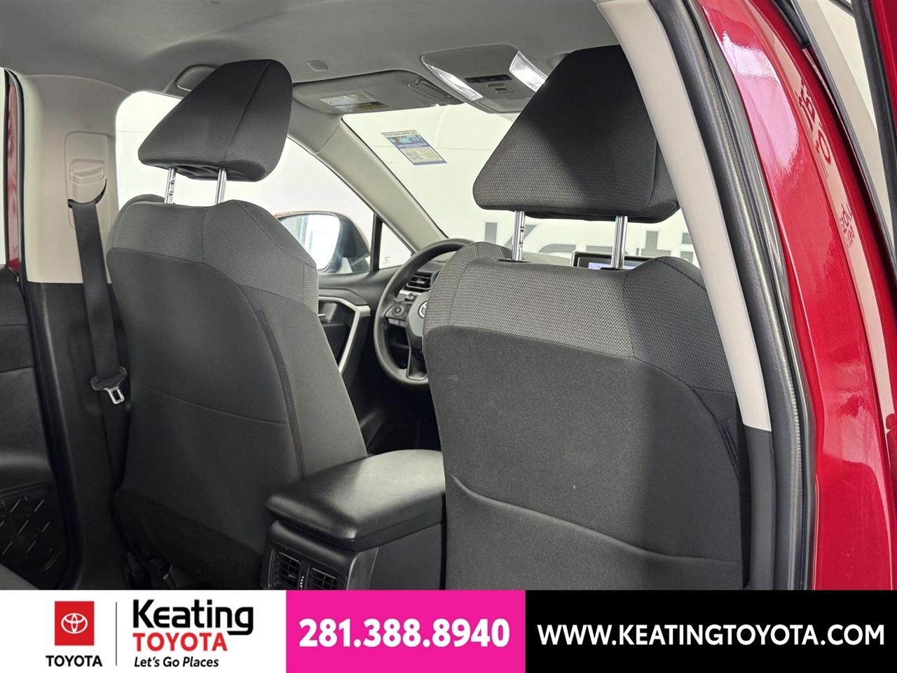 Toyota RAV4 Hybrid XLE 2025