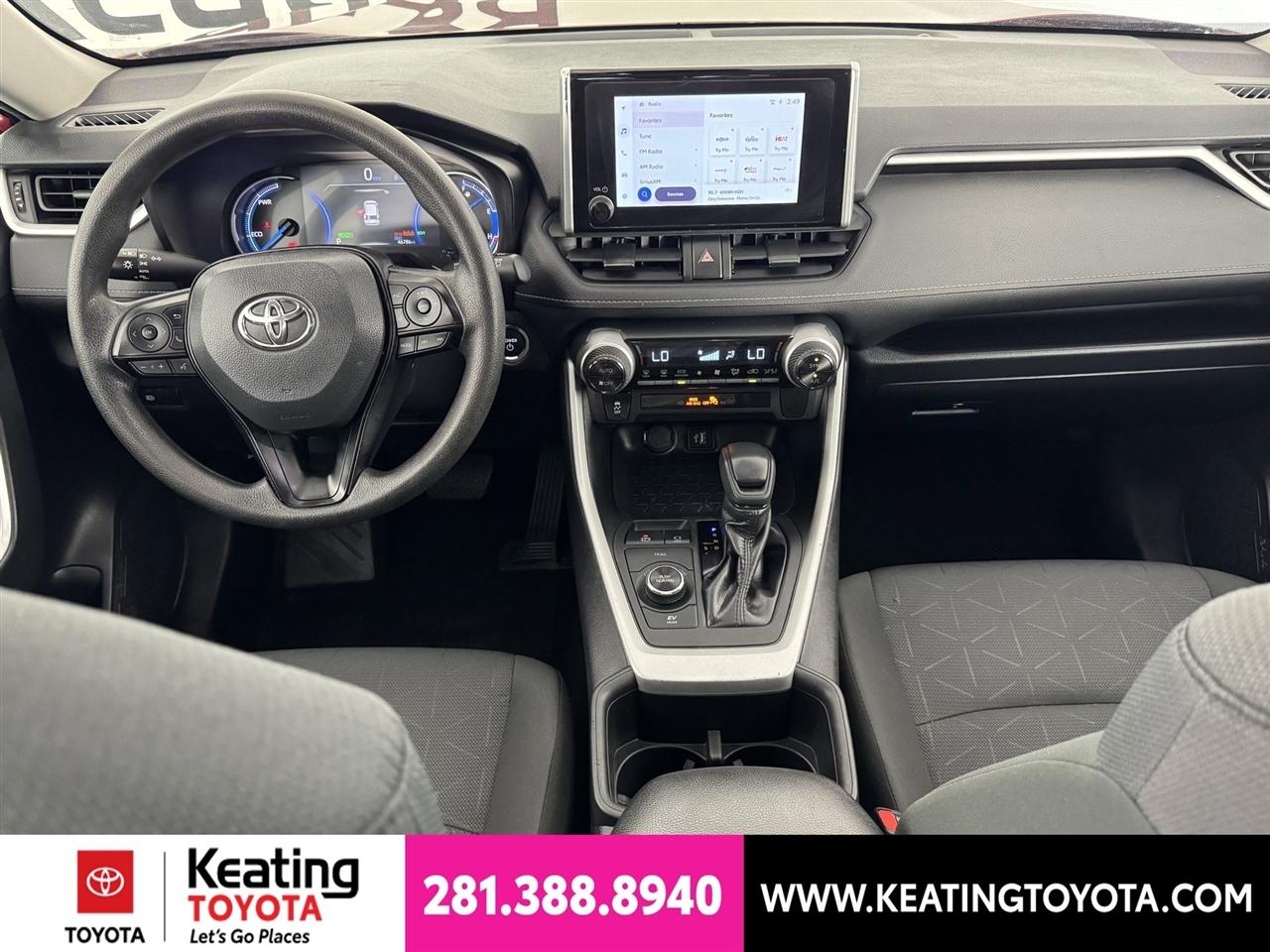 Toyota RAV4 Hybrid XLE 2025