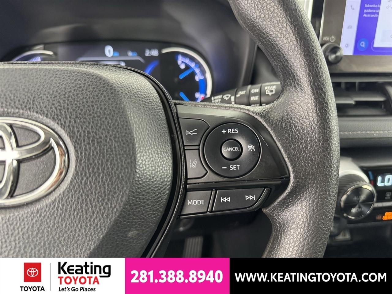 Toyota RAV4 Hybrid XLE 2025