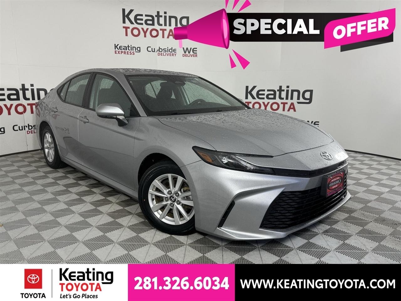 Toyota Camry Hybrid XLE 2025