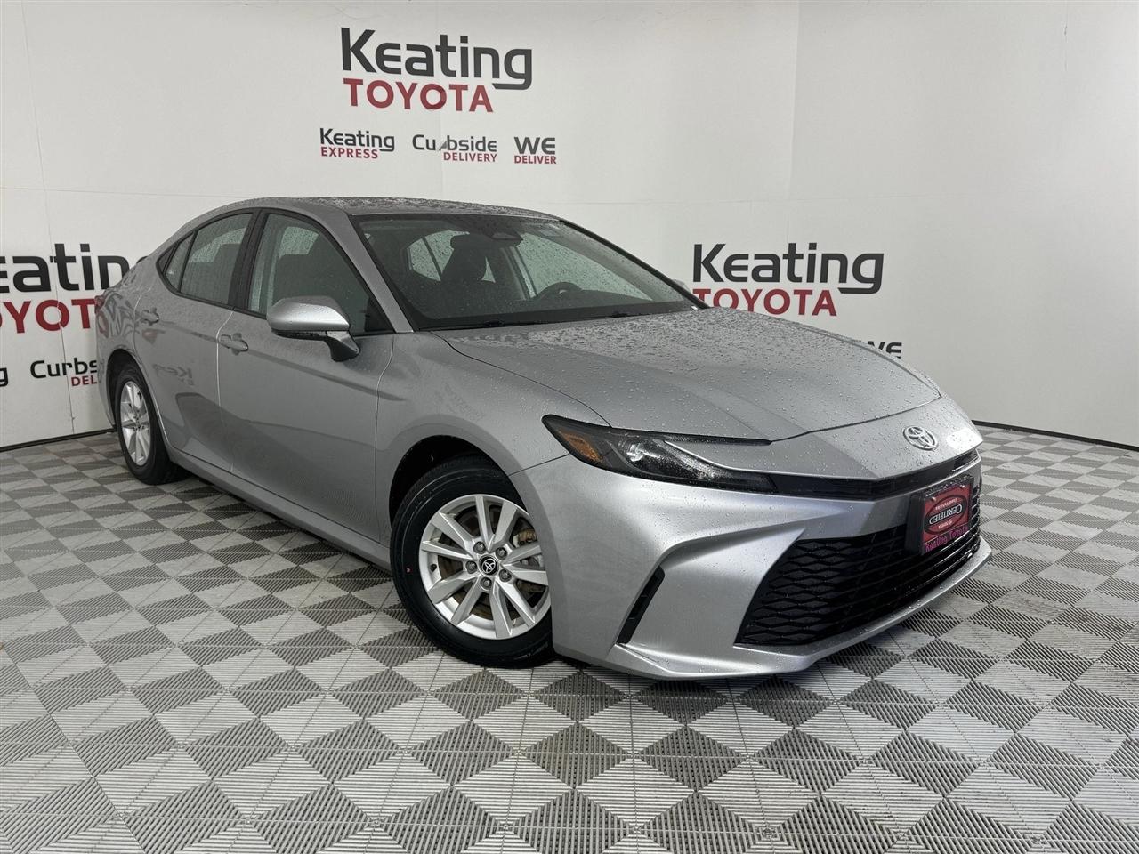 Toyota Camry Hybrid XLE 2025