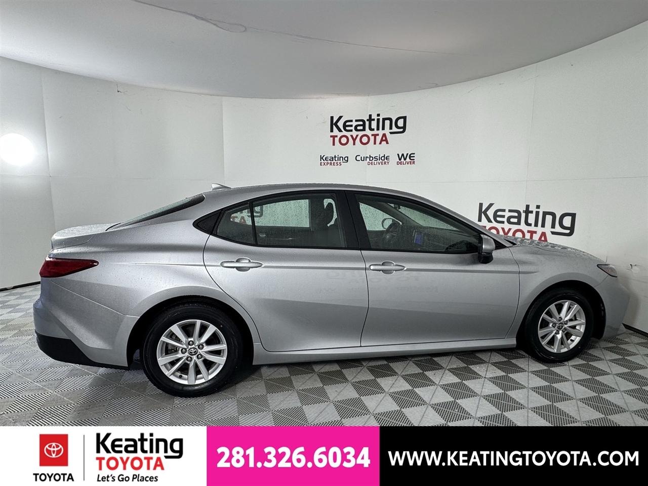 Toyota Camry Hybrid XLE 2025