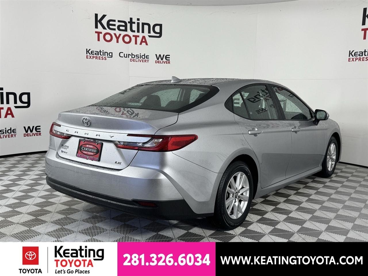 Toyota Camry Hybrid XLE 2025