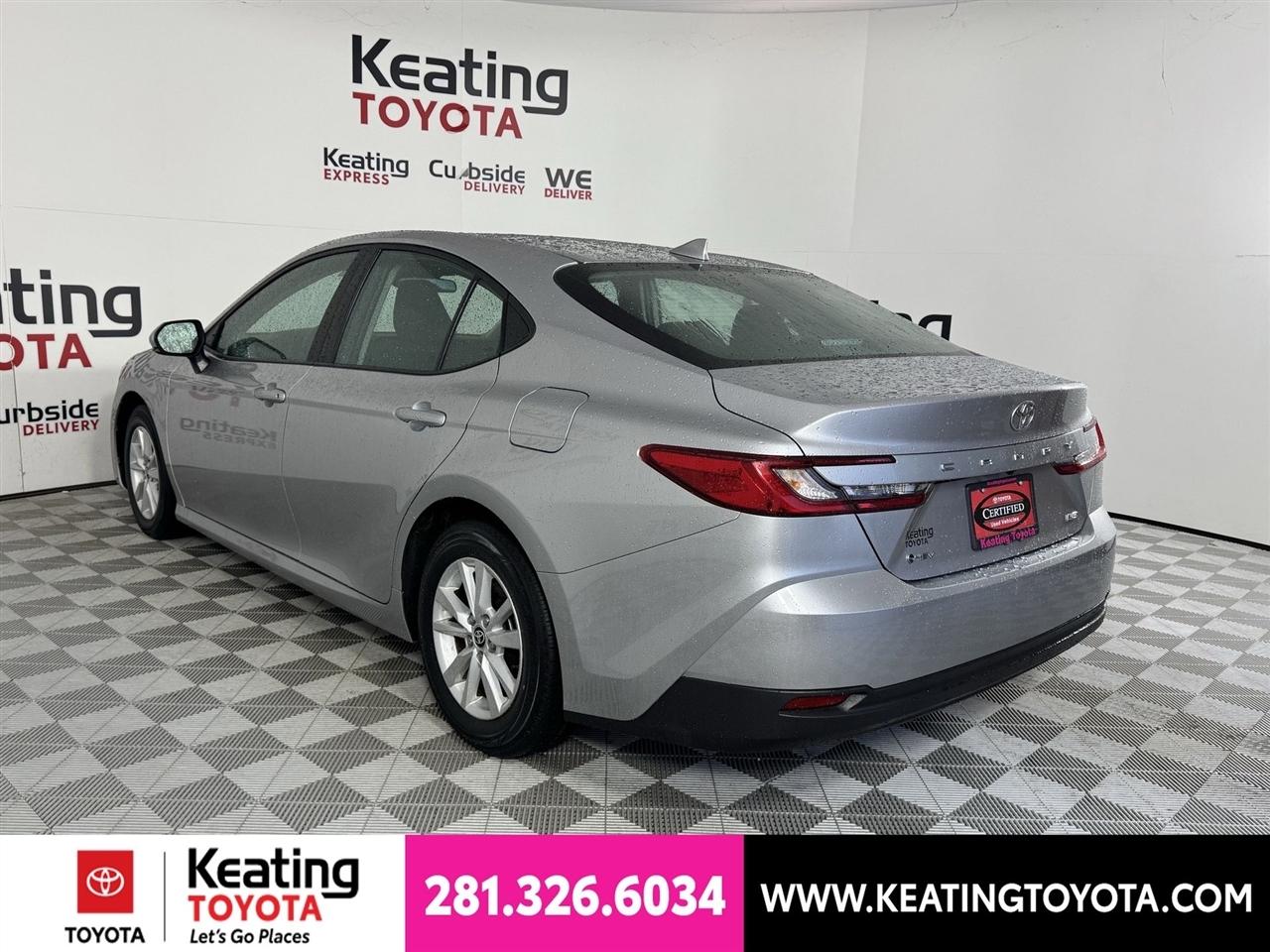 Toyota Camry Hybrid XLE 2025