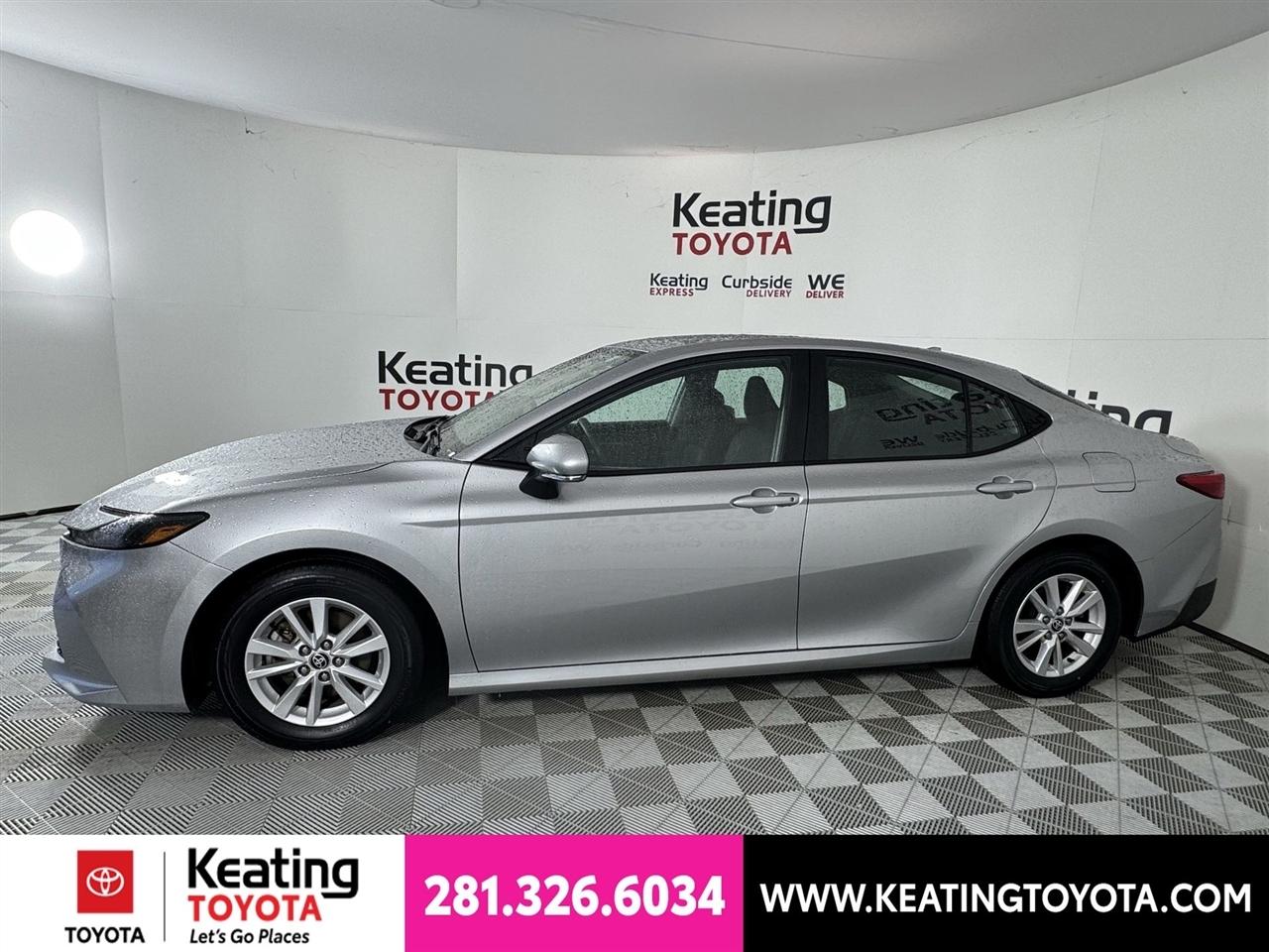 Toyota Camry Hybrid XLE 2025