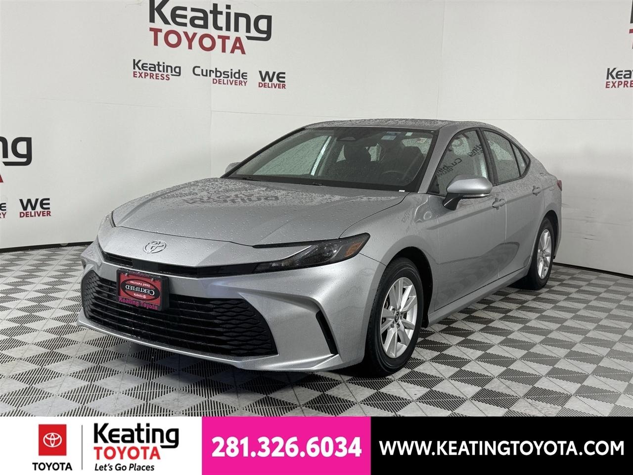 Toyota Camry Hybrid XLE 2025