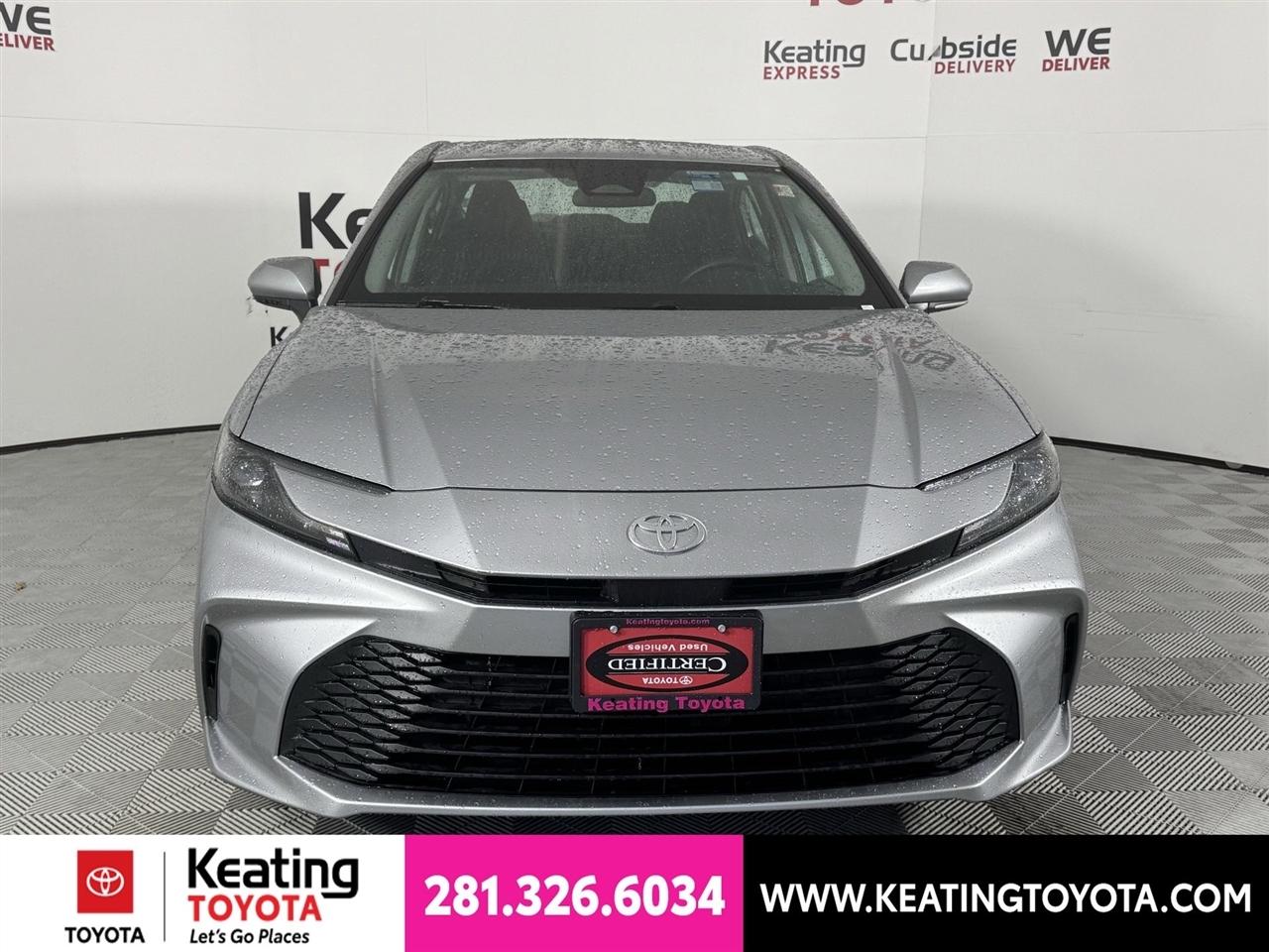 Toyota Camry Hybrid XLE 2025
