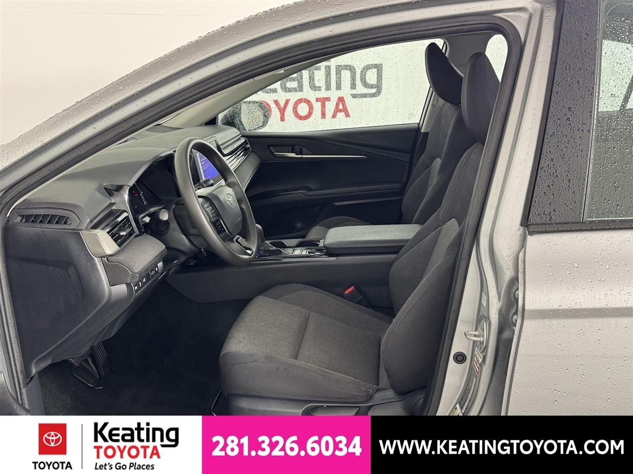 Toyota Camry Hybrid XLE 2025