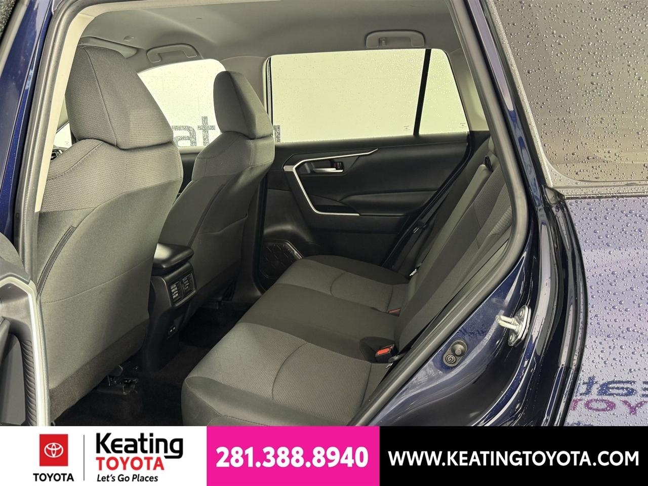 Toyota RAV4 XLE 2025