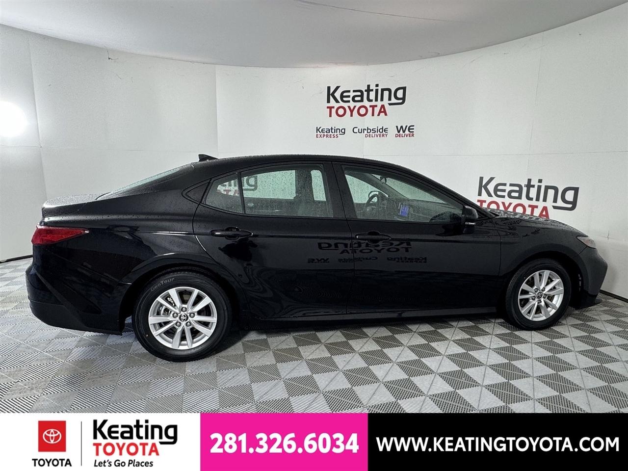 Toyota Camry Hybrid XLE 2025