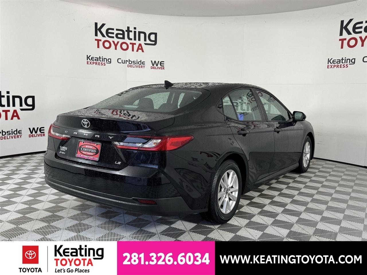Toyota Camry Hybrid XLE 2025