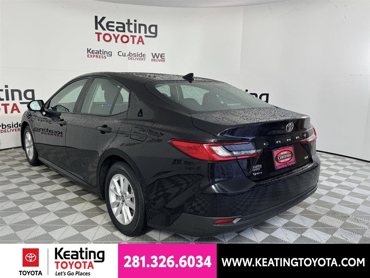 Toyota Camry Hybrid XLE 2025