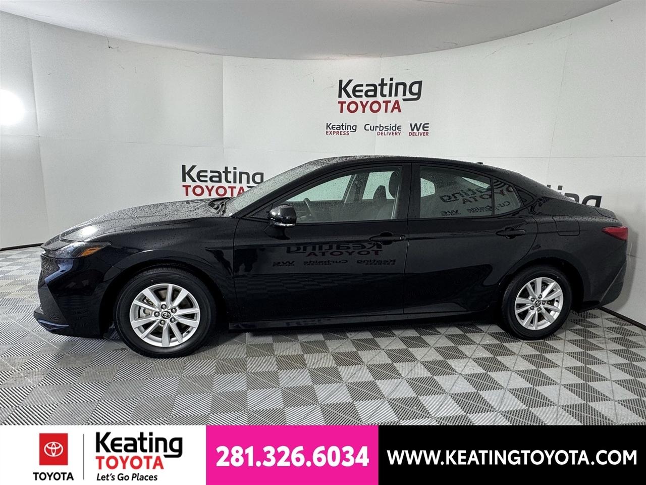 Toyota Camry Hybrid XLE 2025