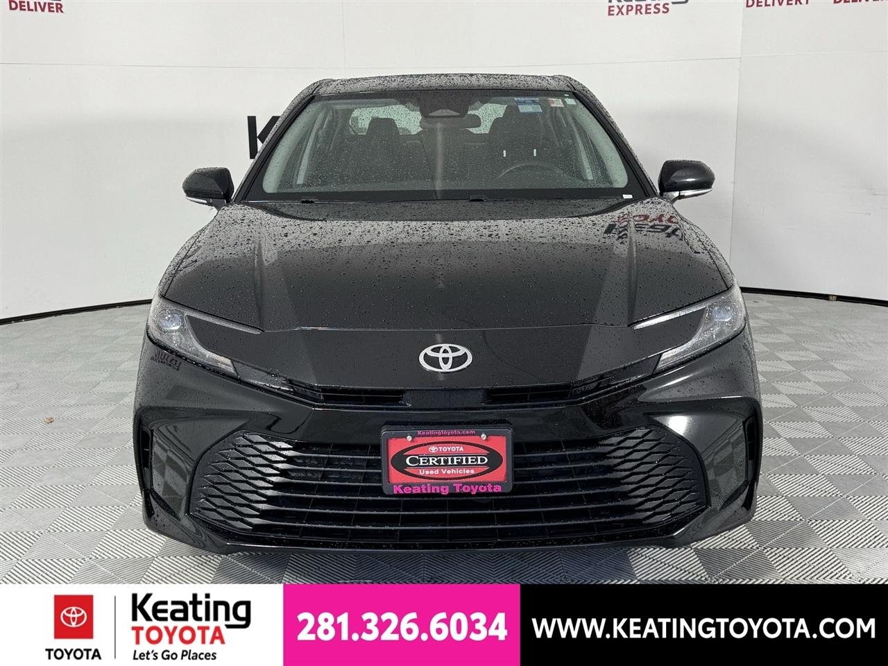 Toyota Camry Hybrid XLE 2025