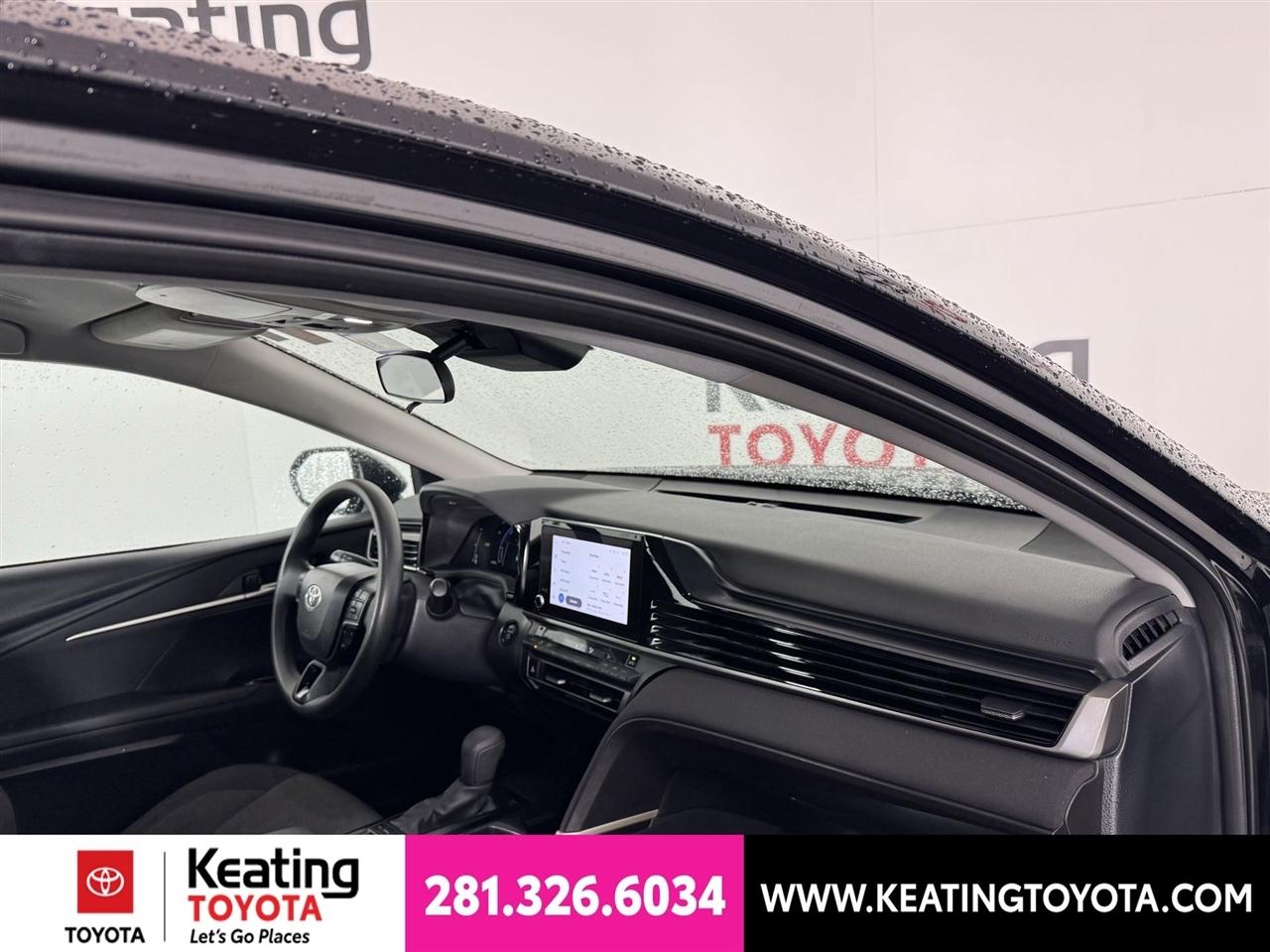 Toyota Camry Hybrid XLE 2025