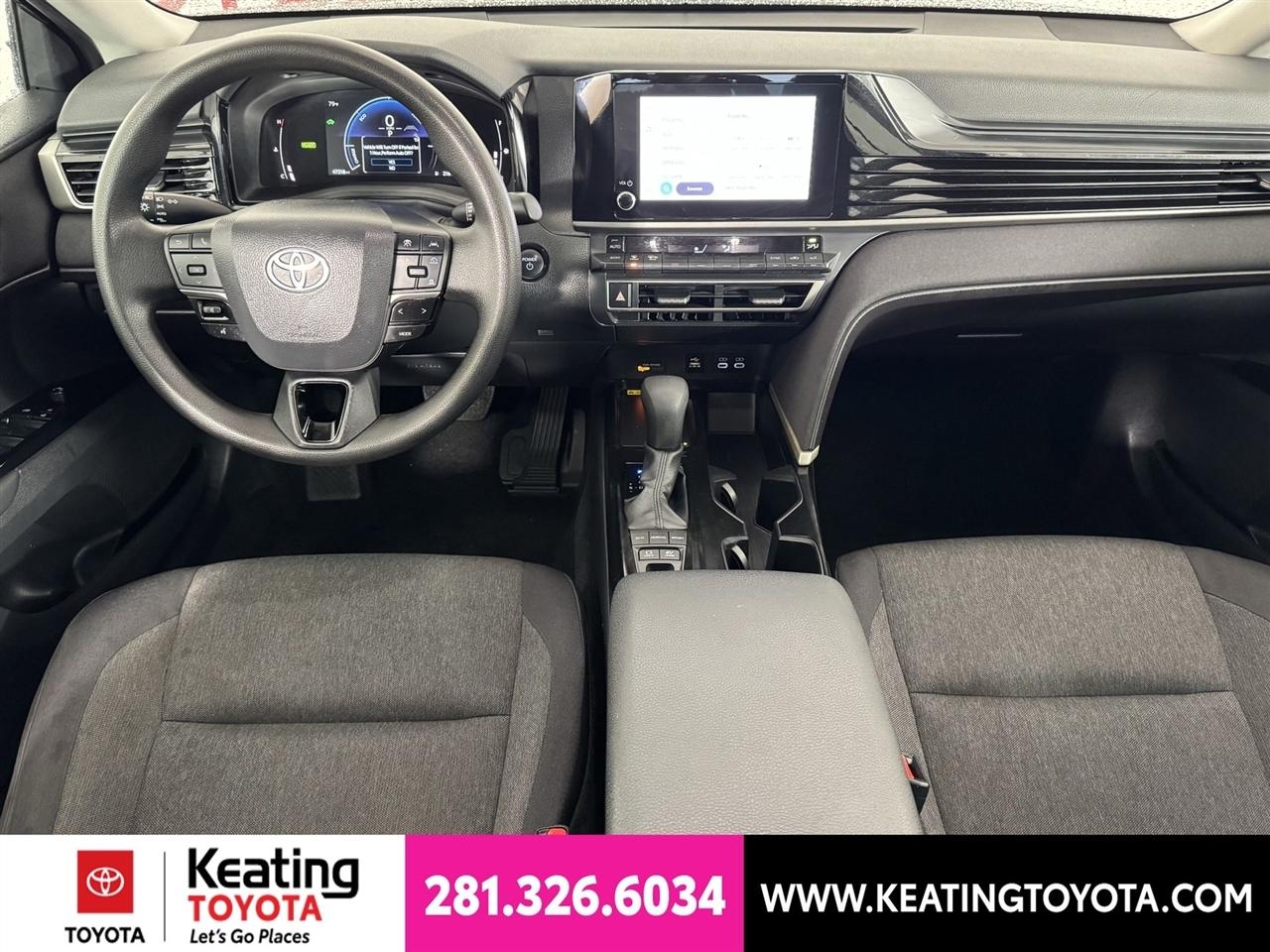 Toyota Camry Hybrid XLE 2025