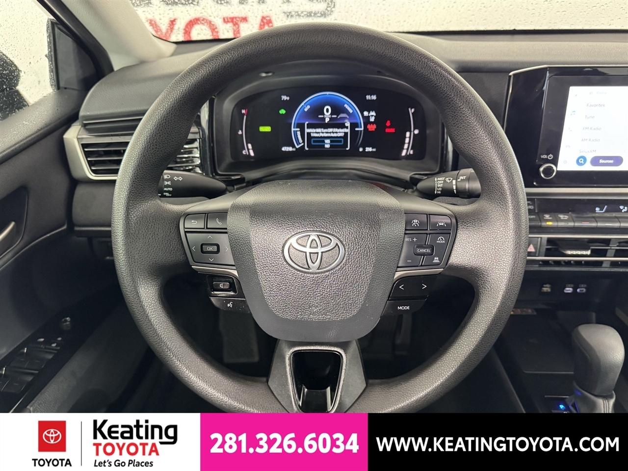 Toyota Camry Hybrid XLE 2025