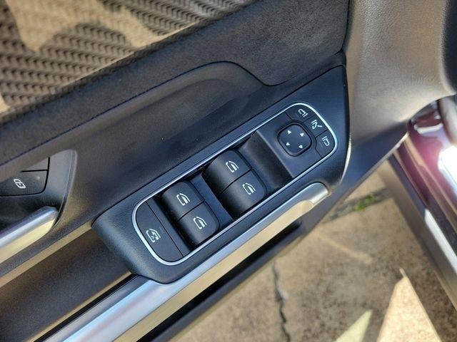 Mercedes-Benz GLB-Class GLB 250 2023