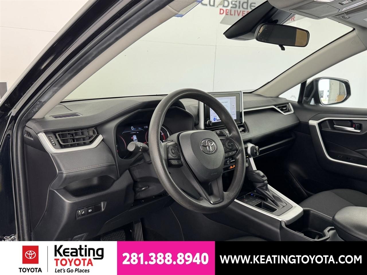 Toyota RAV4 XLE 2025