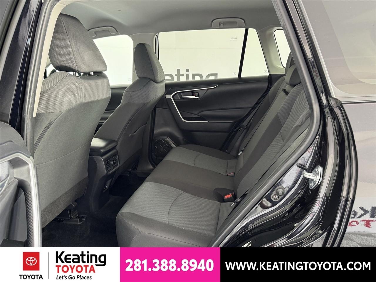 Toyota RAV4 XLE 2025