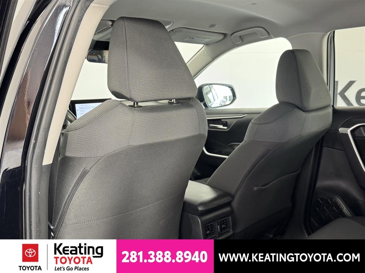 Toyota RAV4 XLE 2025