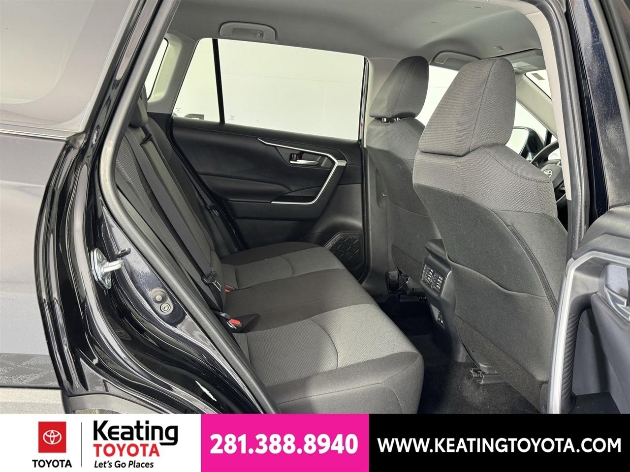 Toyota RAV4 XLE 2025