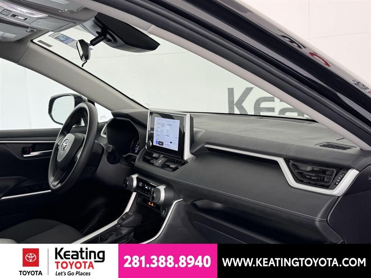 Toyota RAV4 XLE 2025