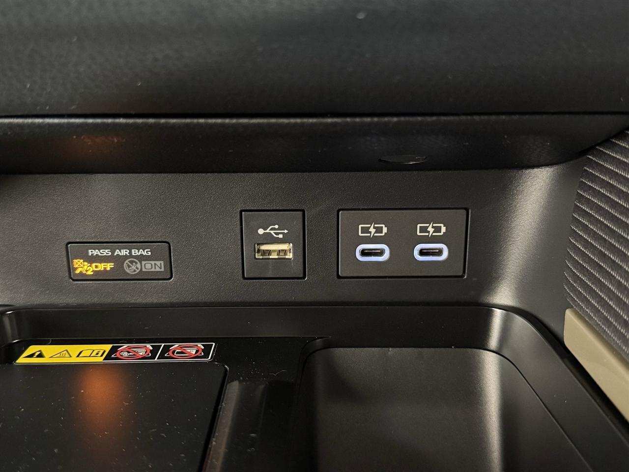 Toyota Camry Hybrid XLE 2026