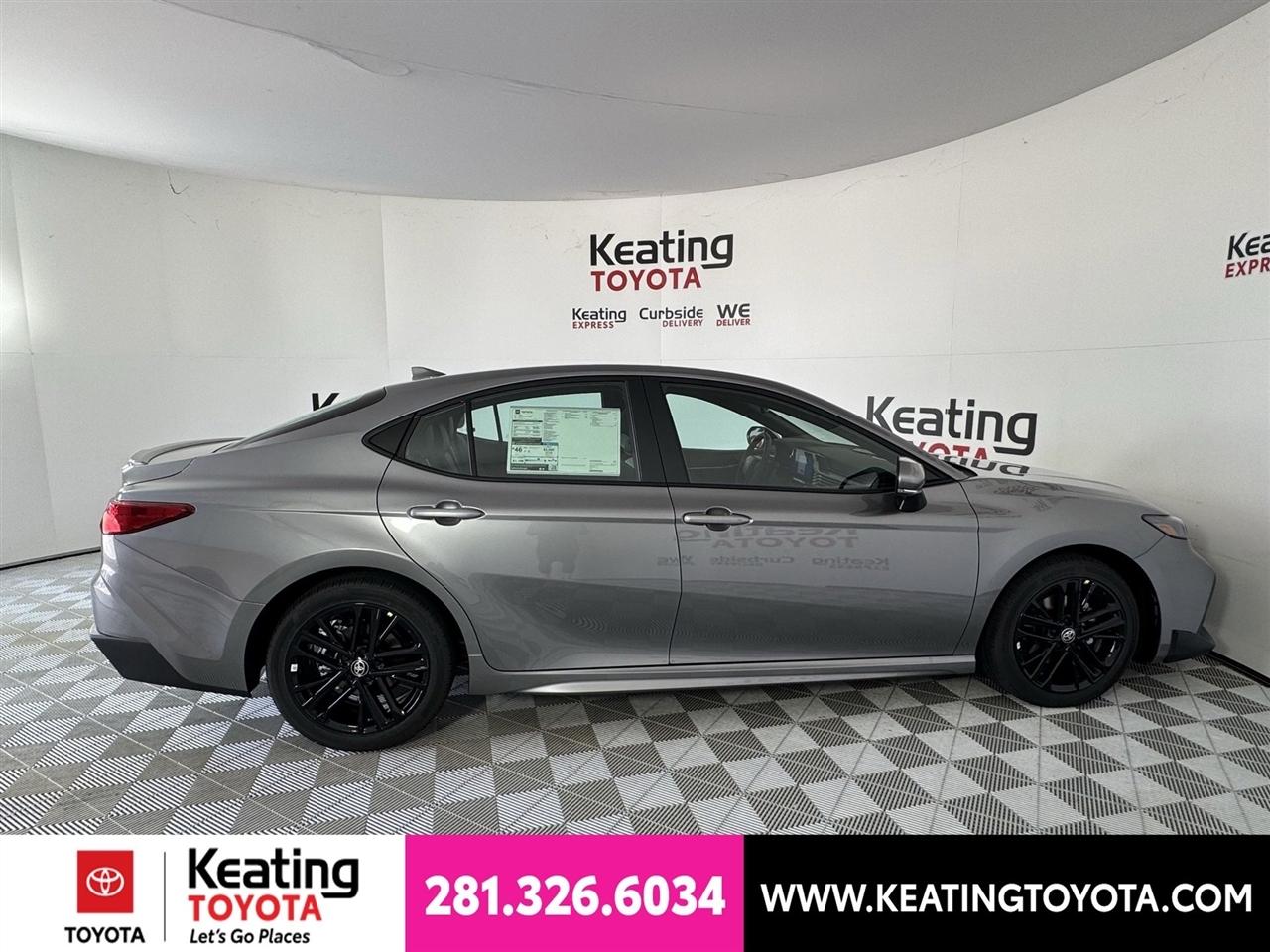 Toyota Camry Hybrid XLE 2026