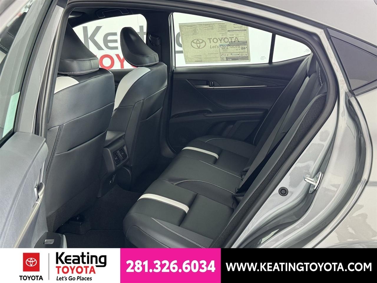 Toyota Camry Hybrid XLE 2026