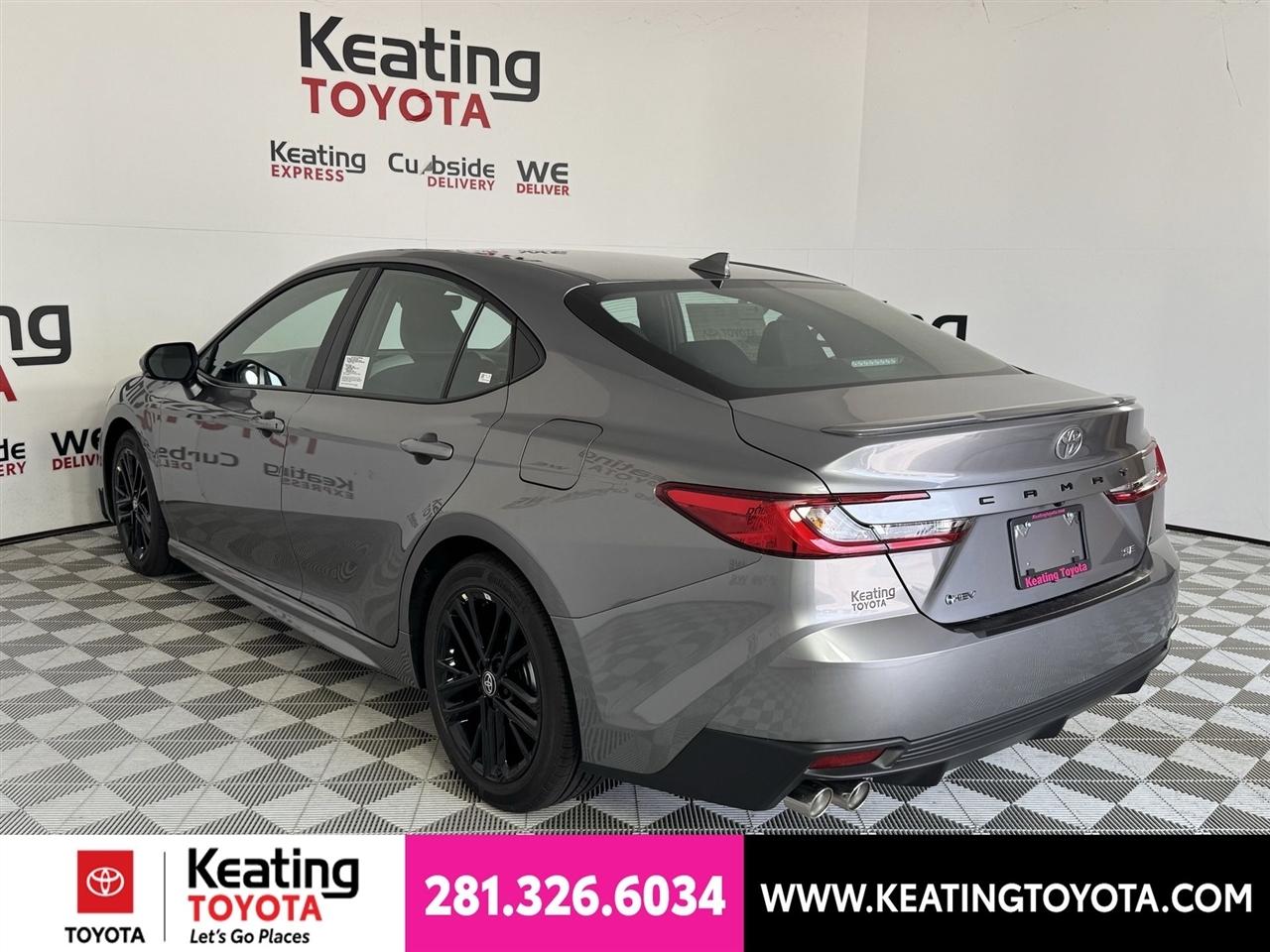 Toyota Camry Hybrid XLE 2026
