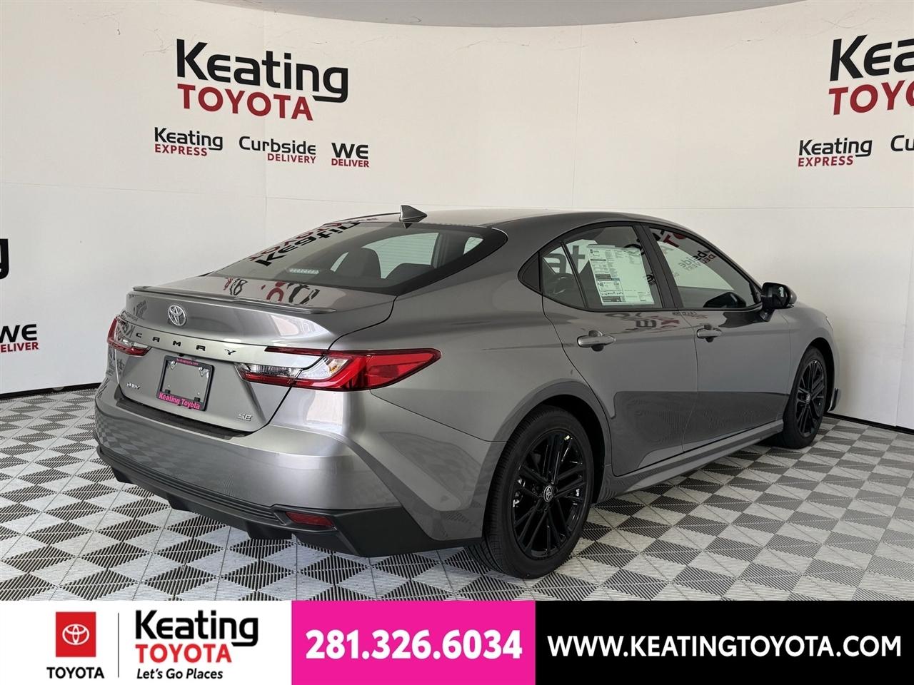 Toyota Camry Hybrid XLE 2026