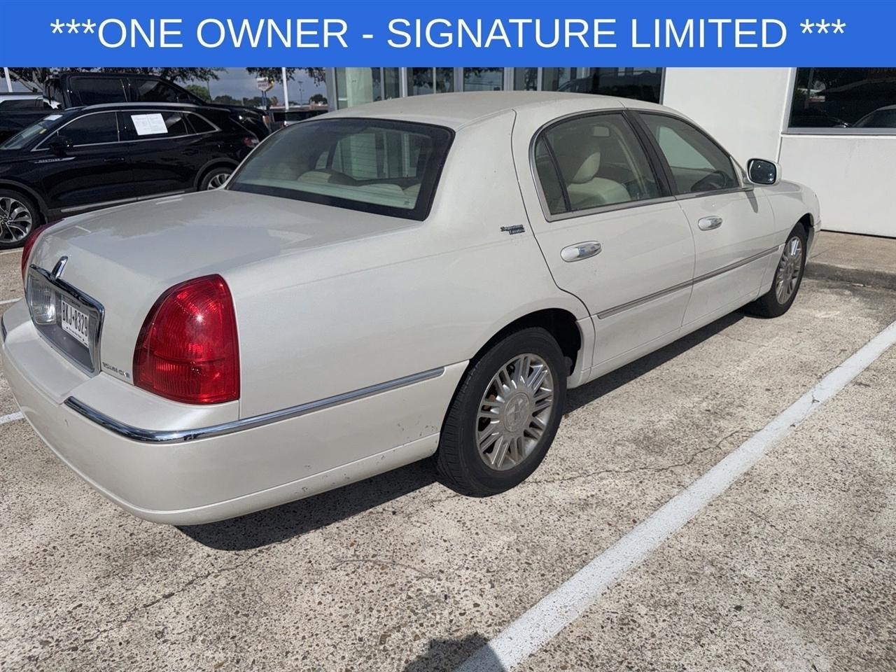 Lincoln Town Car Signature Limited 2006