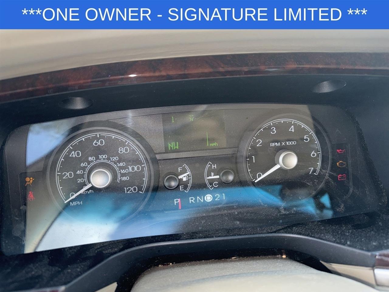 Lincoln Town Car Signature Limited 2006