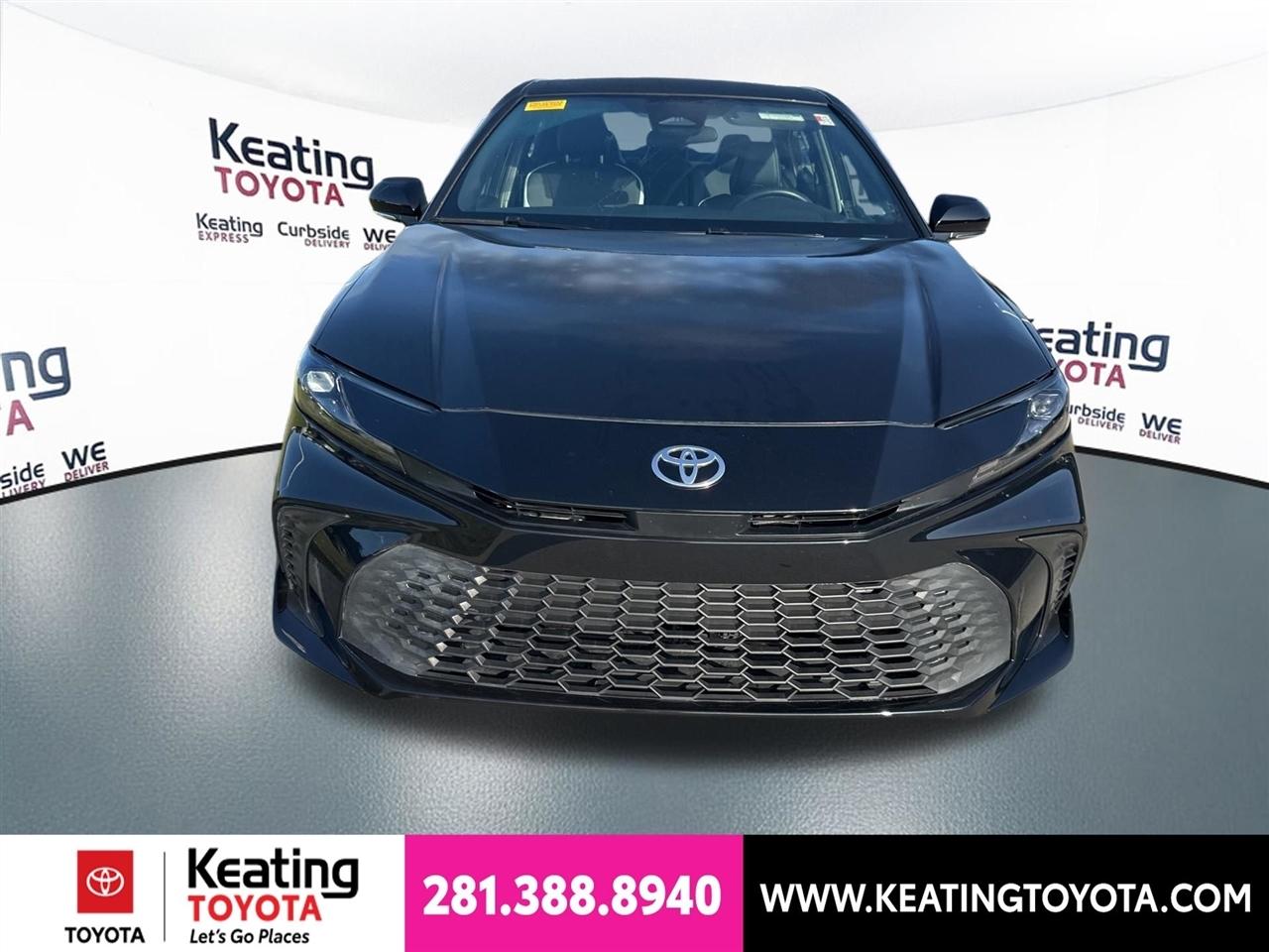 Toyota Camry Hybrid XLE 2025