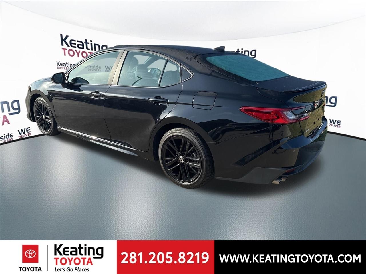 Toyota Camry Hybrid XLE 2025