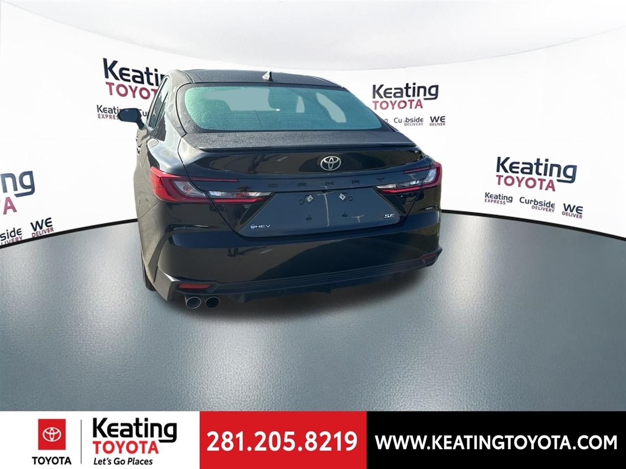 Toyota Camry Hybrid XLE 2025