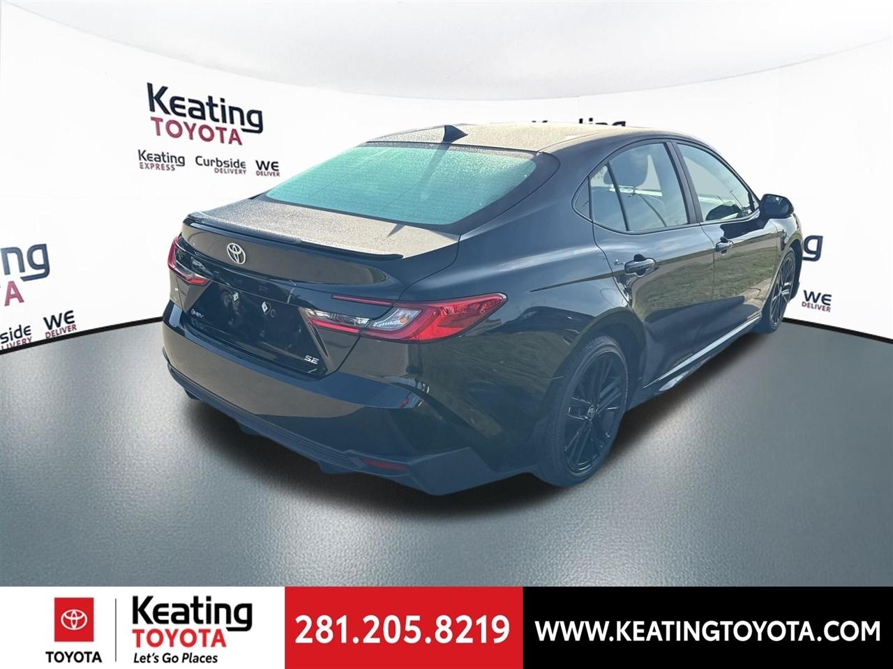 Toyota Camry Hybrid XLE 2025