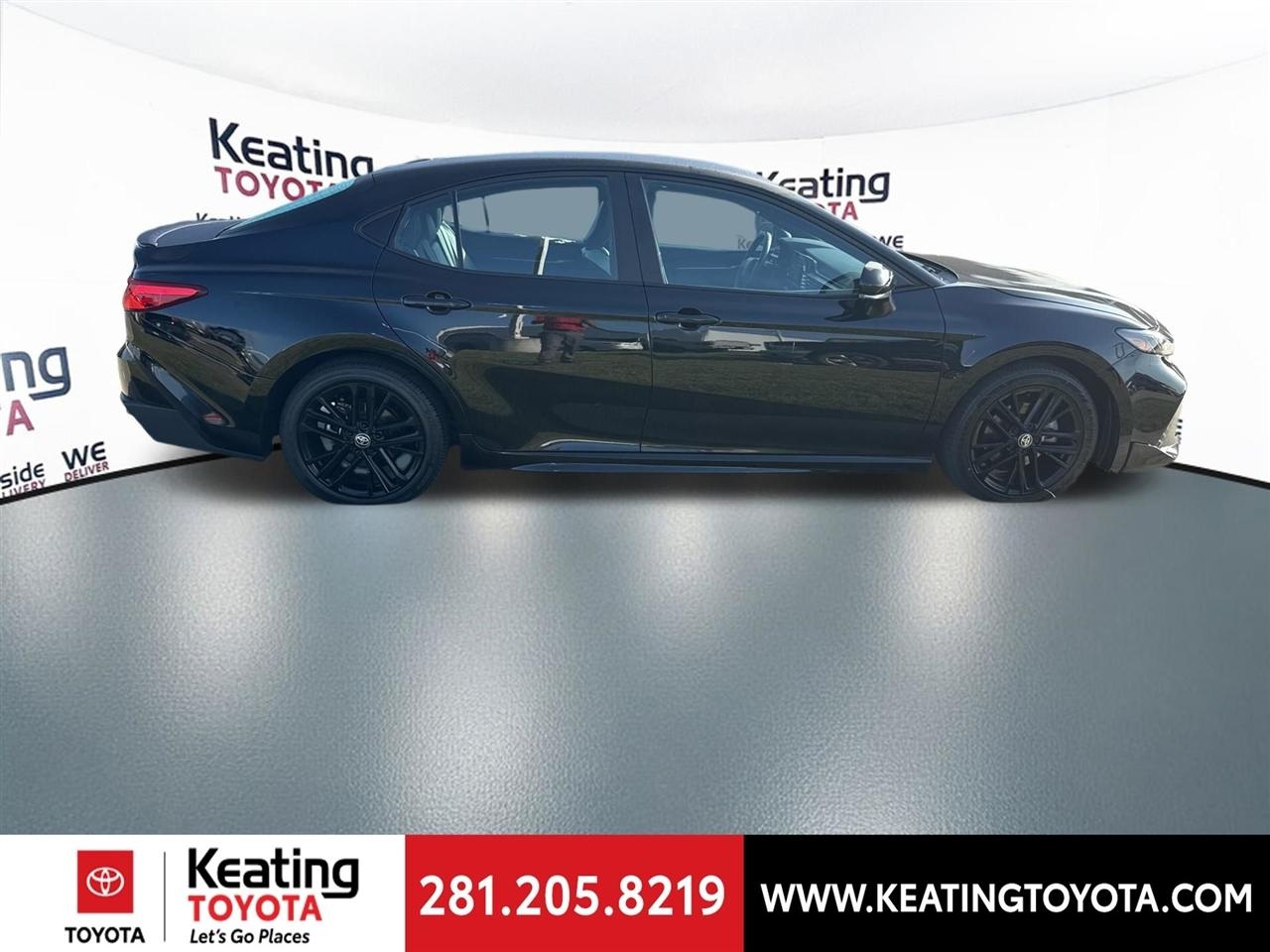 Toyota Camry Hybrid XLE 2025