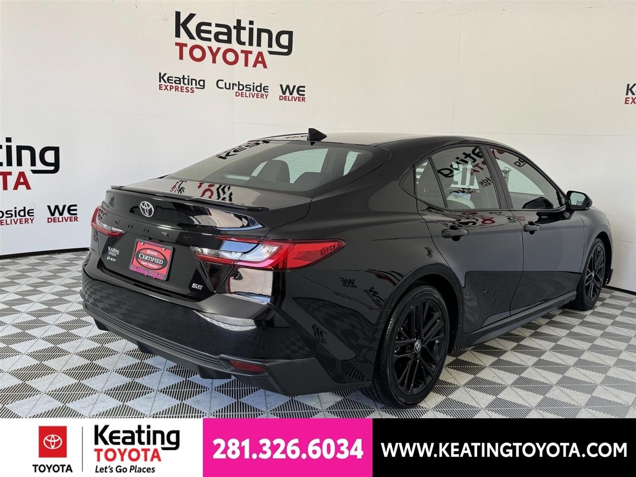 Toyota Camry Hybrid XLE 2025