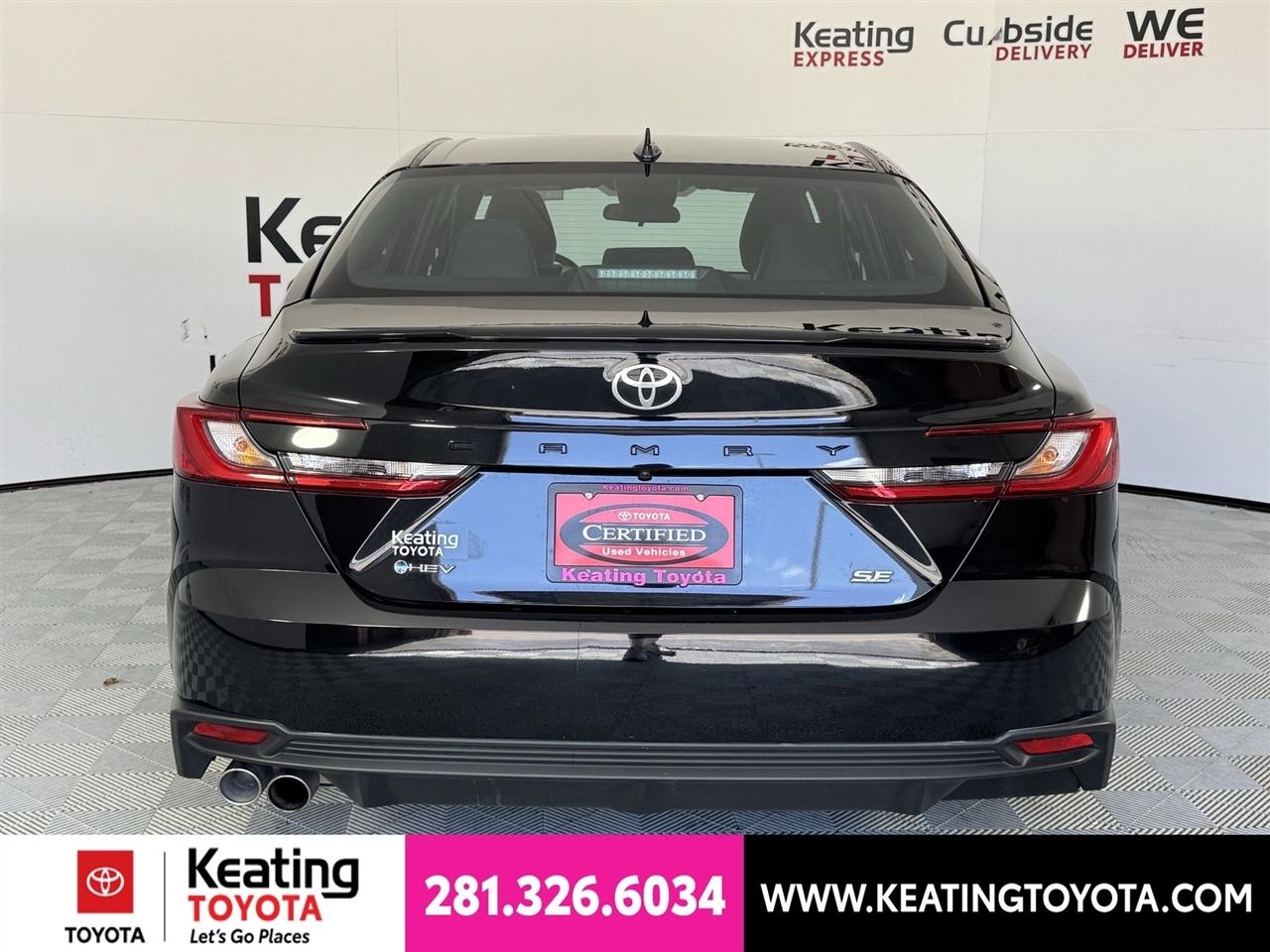 Toyota Camry Hybrid XLE 2025