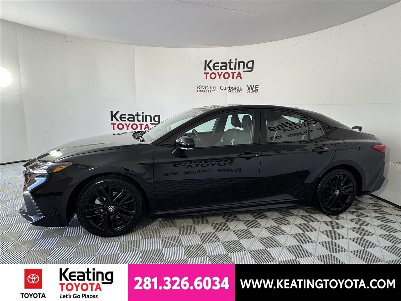 Toyota Camry Hybrid XLE 2025