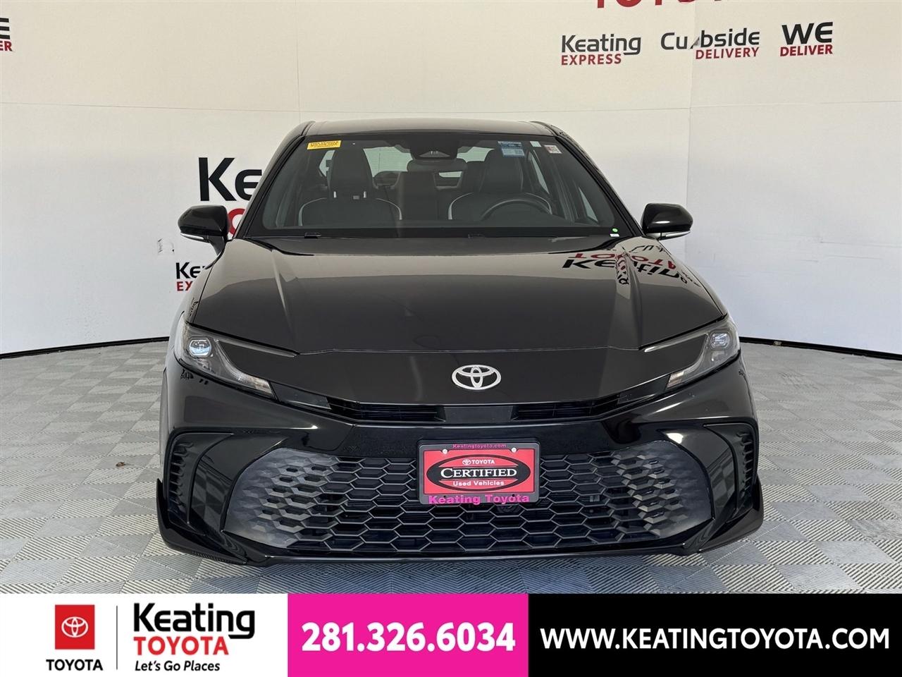 Toyota Camry Hybrid XLE 2025