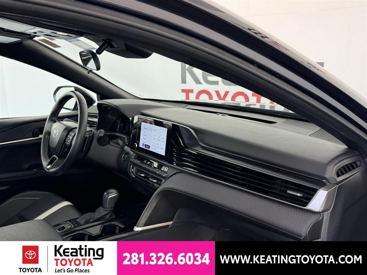 Toyota Camry Hybrid XLE 2025